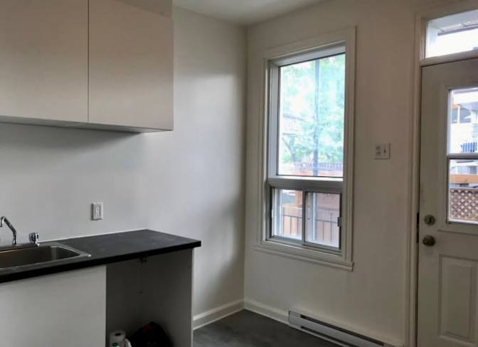 Safia Desrosiers's room