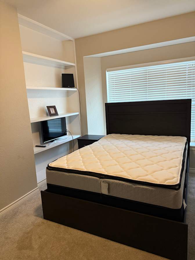 Dami's room