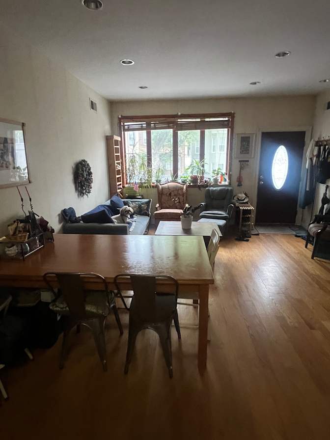 lora Morgenstern's room