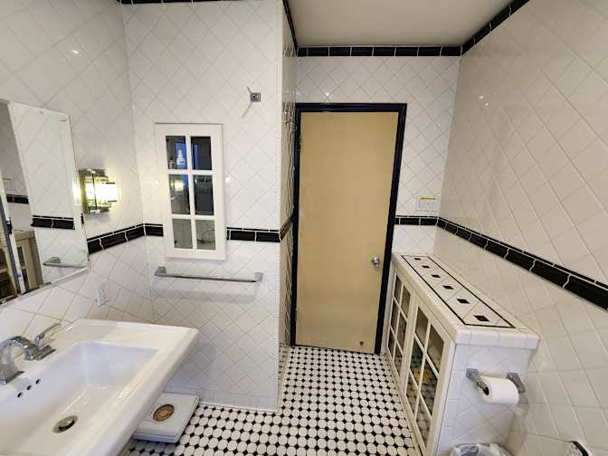 wdrinshed's room
