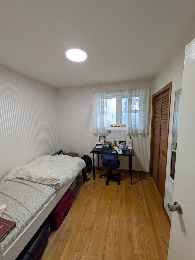 Shaheera R's room