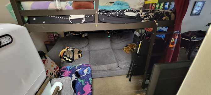 Leon's room