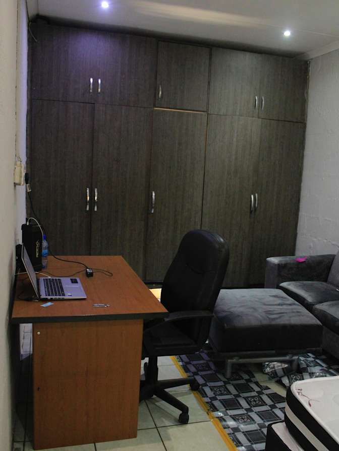 za one point's room