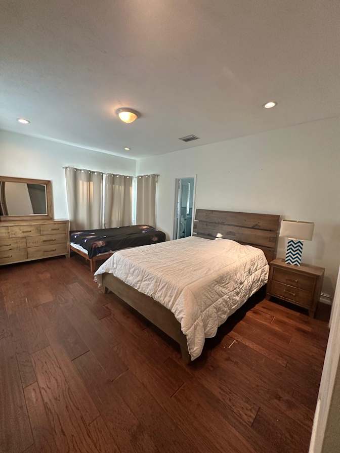 Greyvi's room