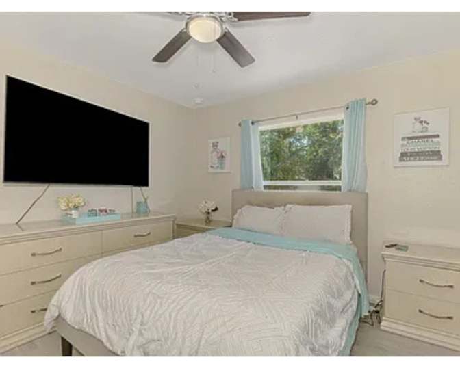 Naomi Kent's room