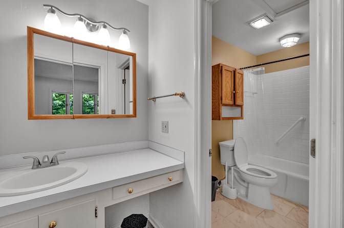 lifedoorrentals's room