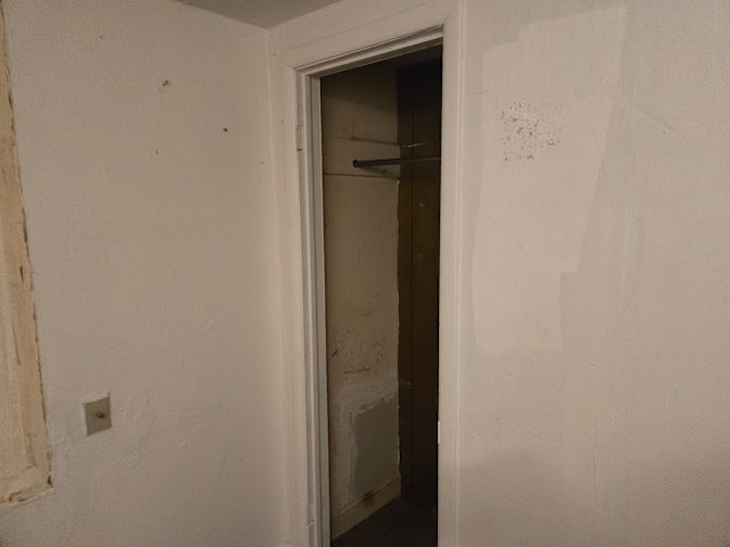 Sean Peace's room