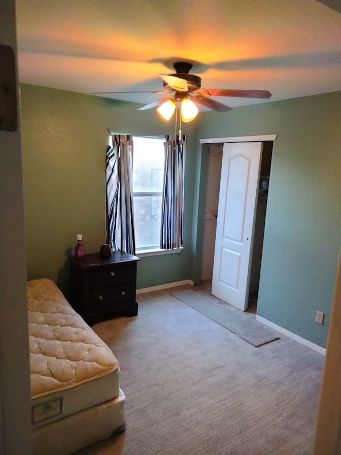 Gerardo R's room