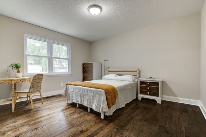 Thomas's room