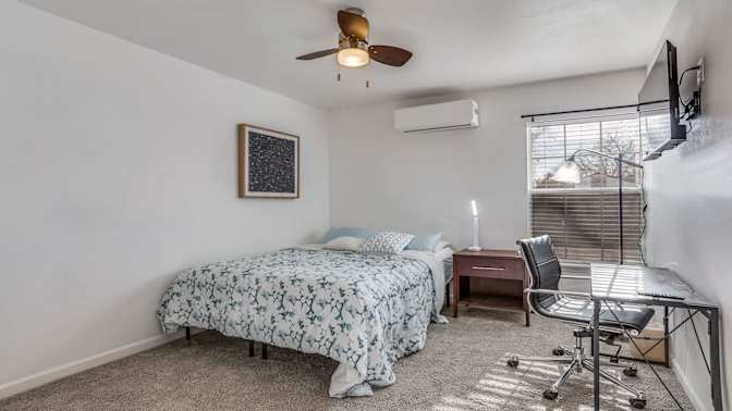 Magali A.'s room