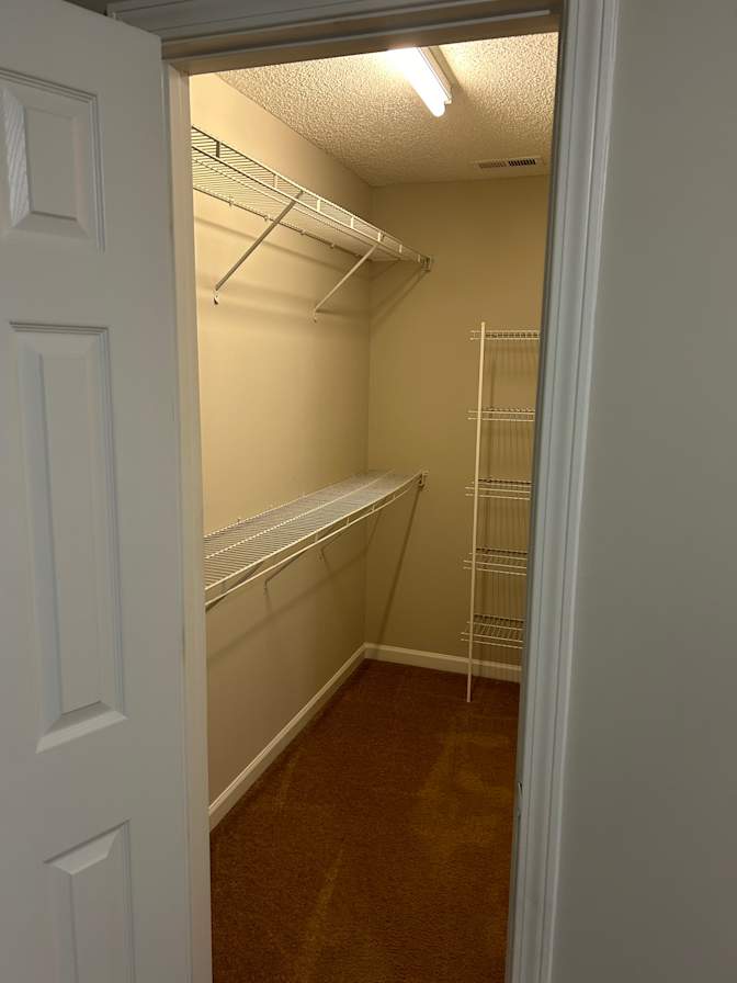 Alcove Rooms's room