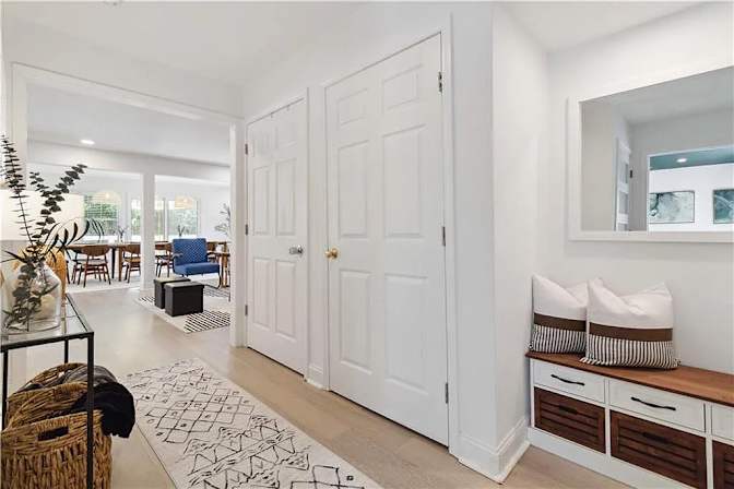Alcove Rooms's room