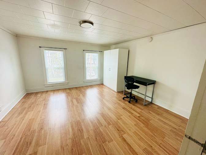 Hoa's room