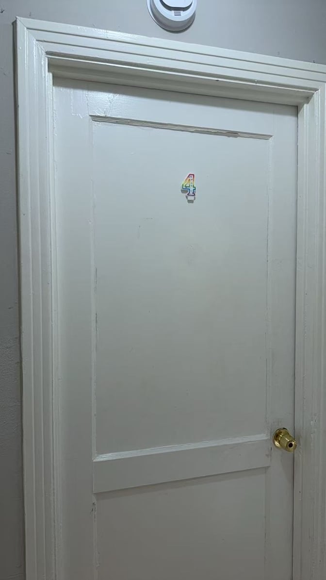 Shengjian none Ni's room
