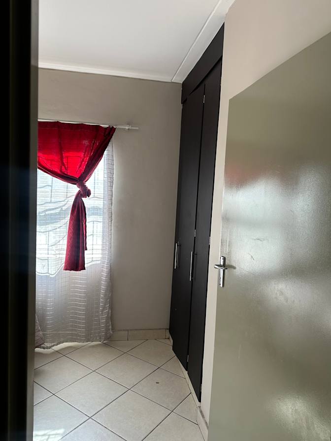 Lona's room