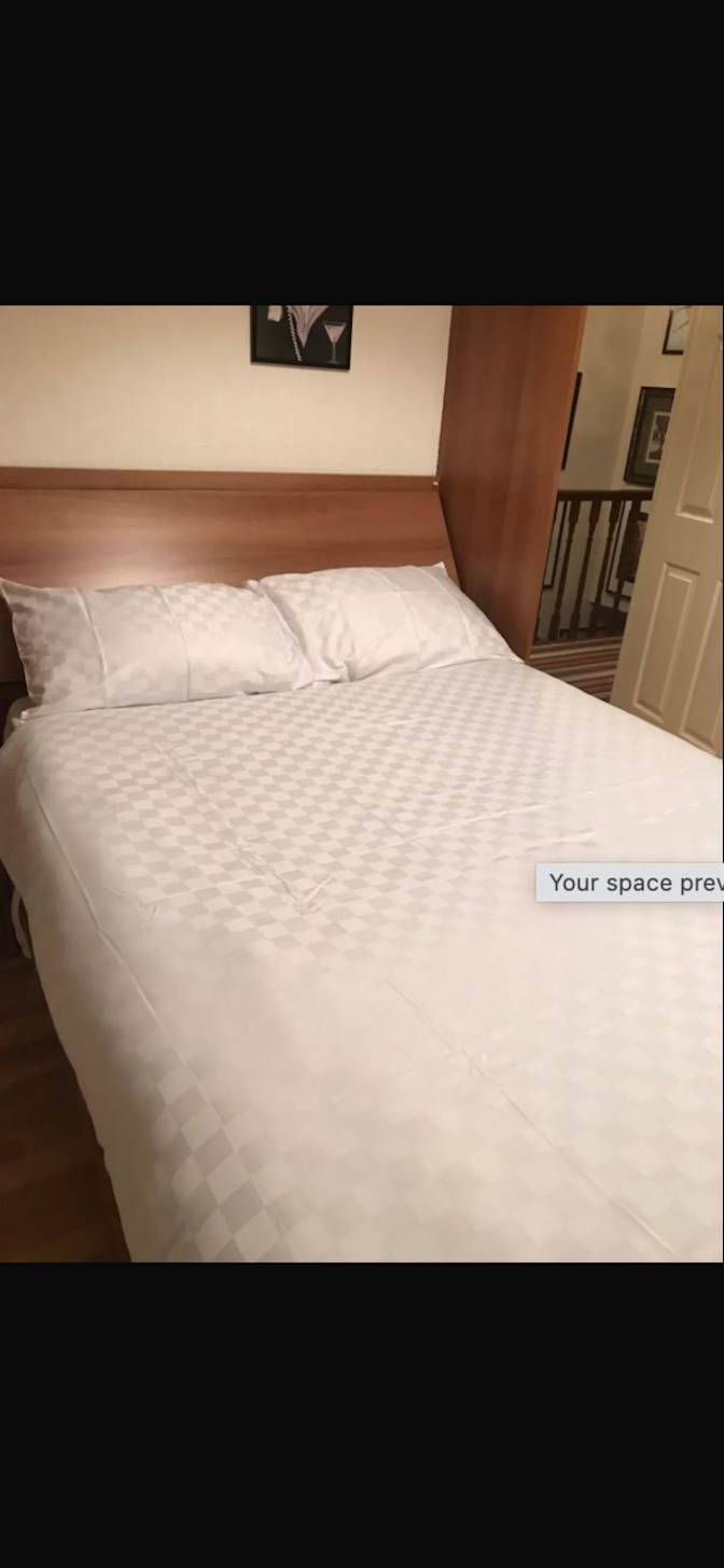 derek mckenna's room