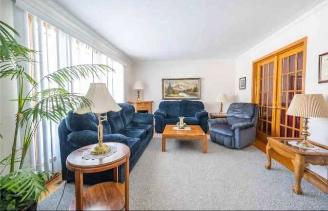 Maureen and Darlene's room