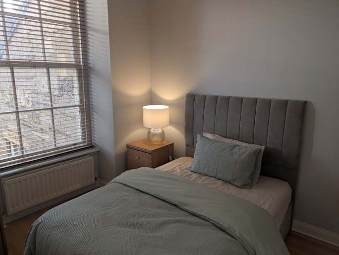 Charles J Higgins-Yi's room