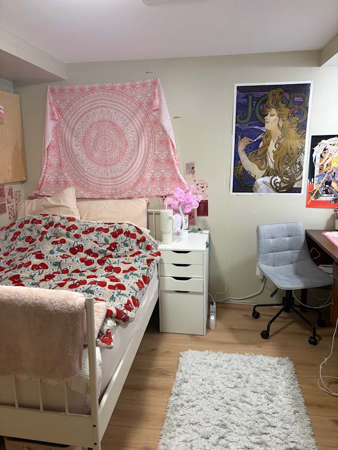 Yanina Kharytanovich's room