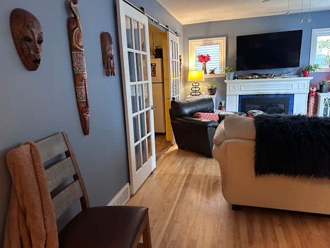 Andrea J Simms's room