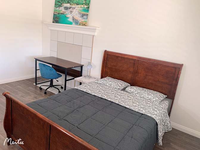 Feng's room