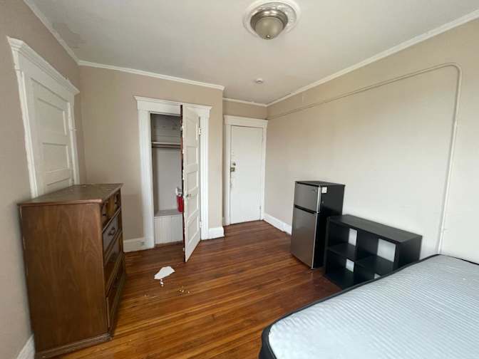 Cesar Luis's room
