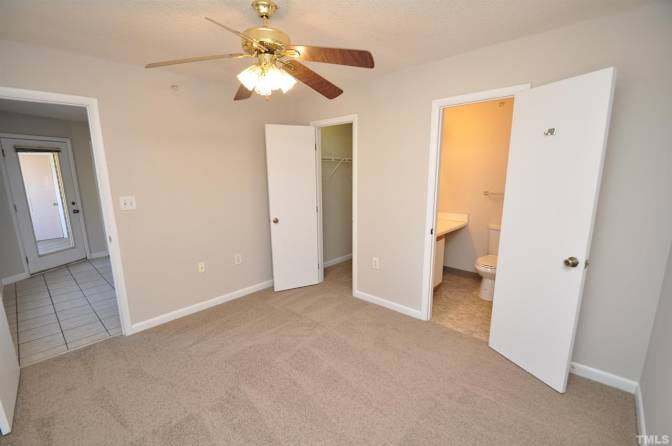 Alcove Rooms's room