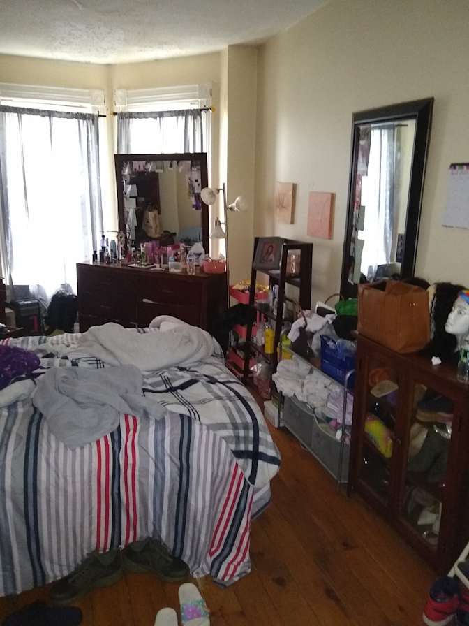Yong's room
