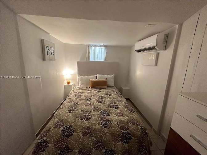 Jorge Romero's room