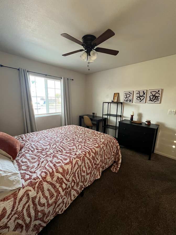 Mauricio's room