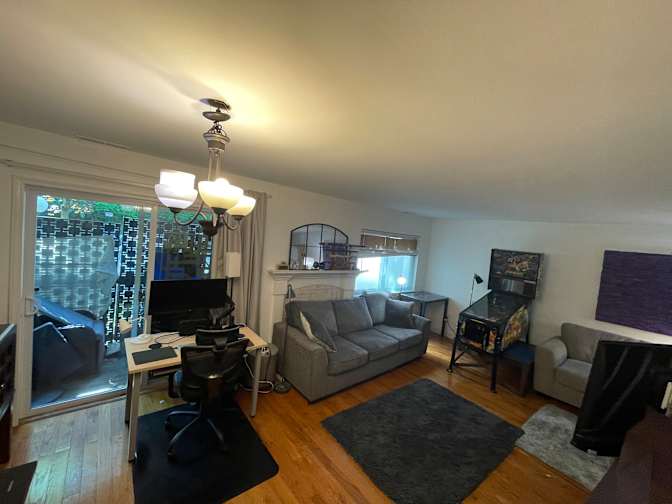 Large PRIVATE BEDROOM with Vanity Room Sink - Walk-in Closet - Danbury Connecticut's room