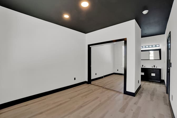 Alcove Rooms's room