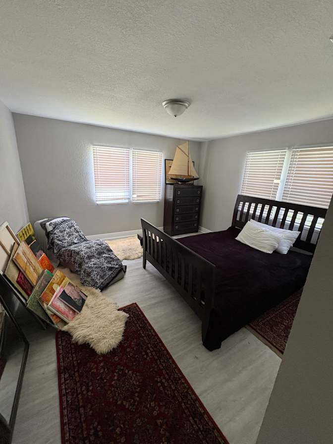 GIo's room
