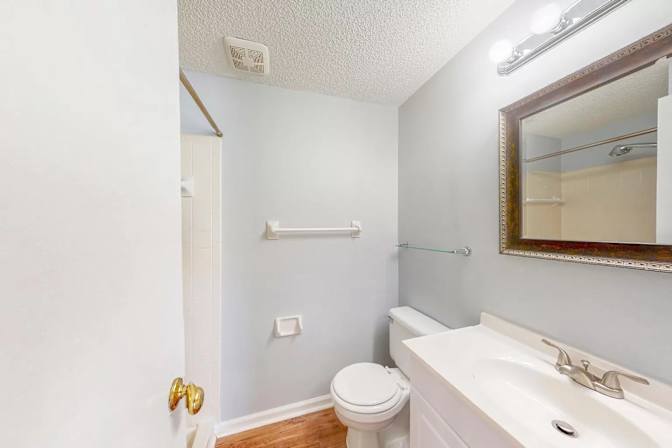 Alcove Rooms's room