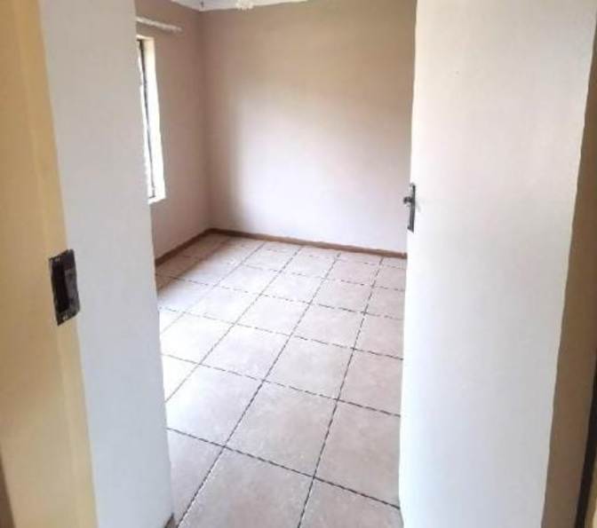 Azande Mkhulisa's room