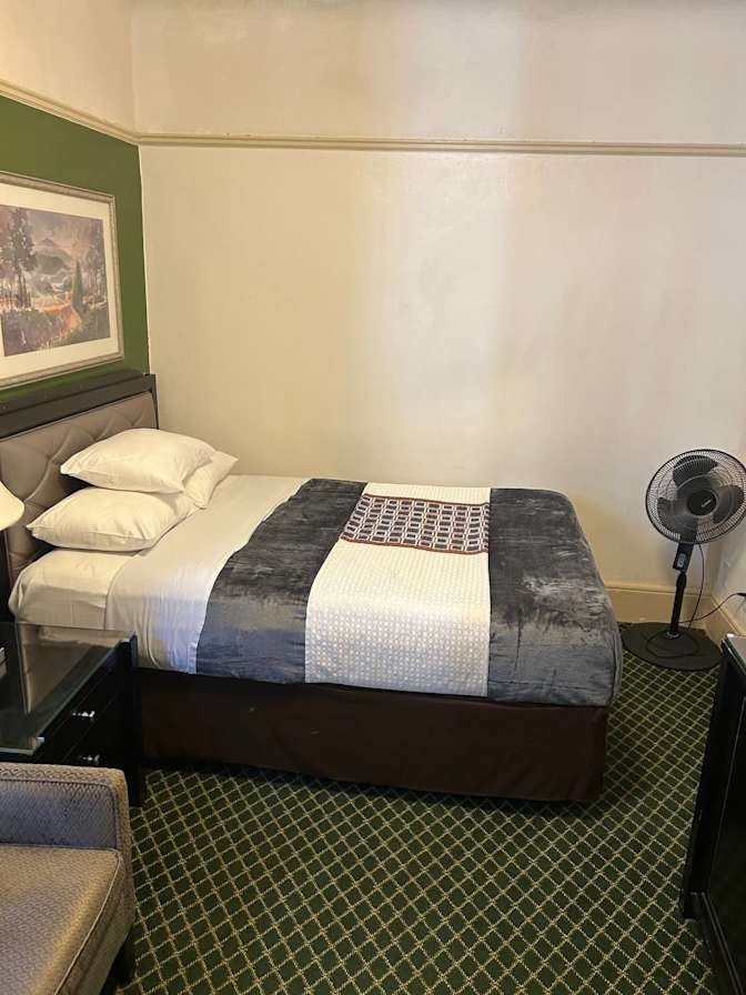 Julia Va's room