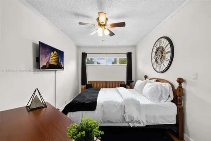 Karol G's room