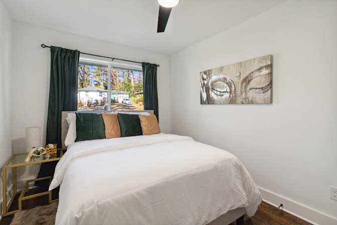 Alcove Rooms's room