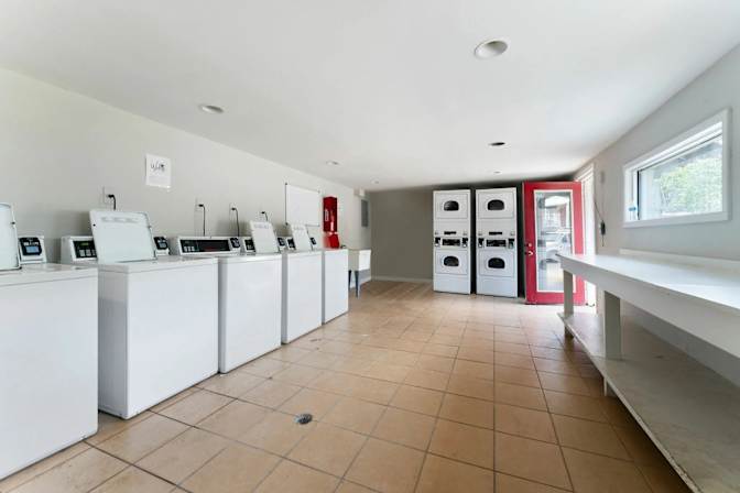Alcove Rooms's room
