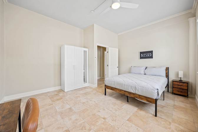 Gal's room