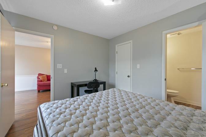 Alcove Rooms's room