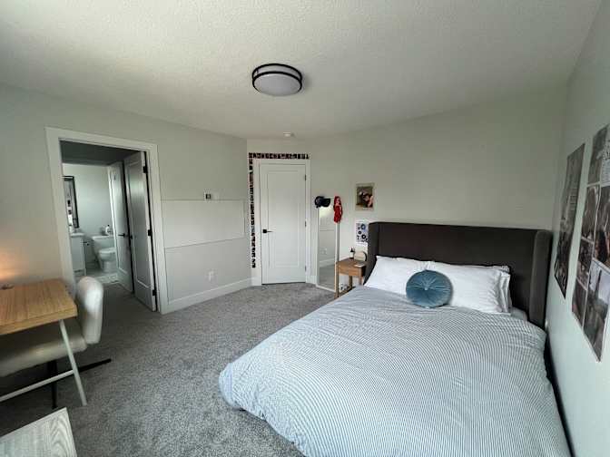 Kamryn Collins's room
