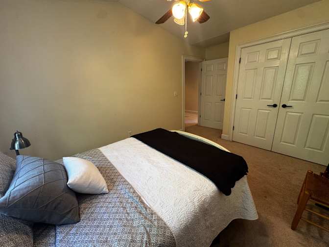 Alcove Rooms's room