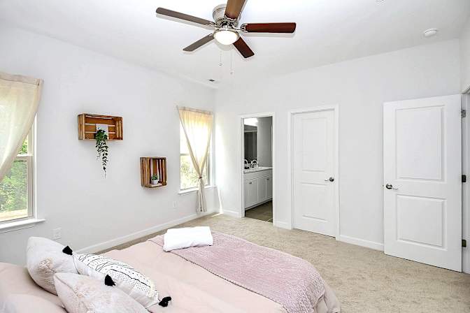 Alcove Rooms's room