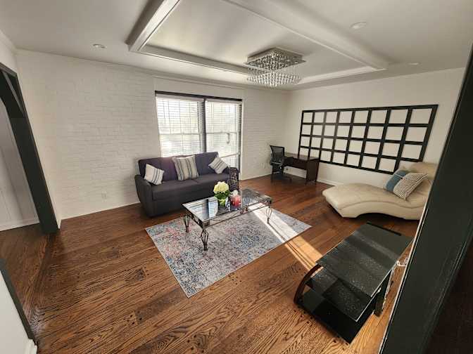 CL&C Property Management and Consulting's room