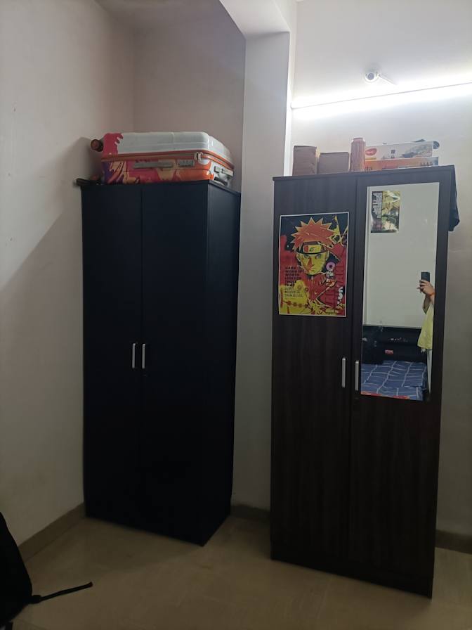 Esha Tomar's room