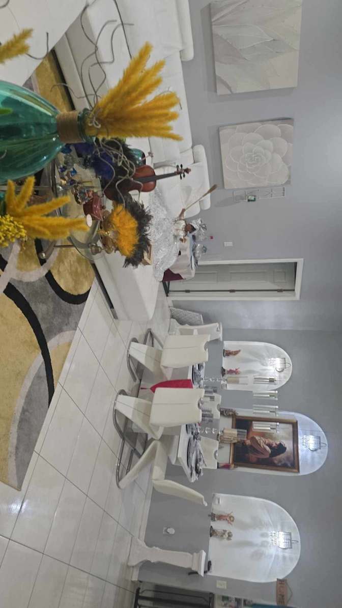 Luis's room