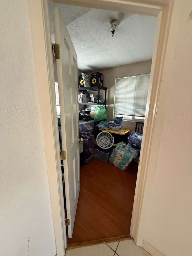 Mayra's room