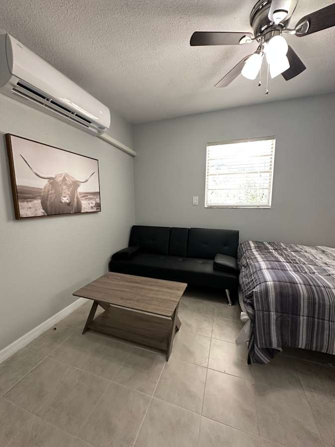 Yossi's room