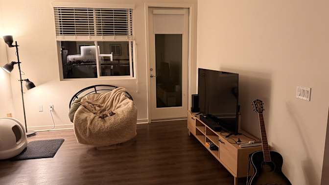 Romie Alshamy's room